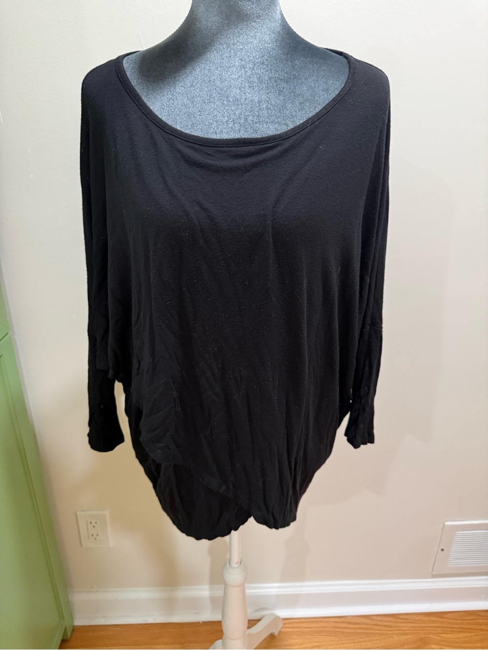 Kim & Cami Black Long Sleeve Boatneck Top